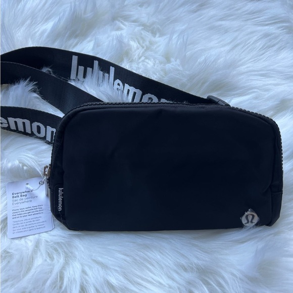 lululemon athletica Handbags - Lululemon Everywhere Belt Black With Logo Strap 1 L